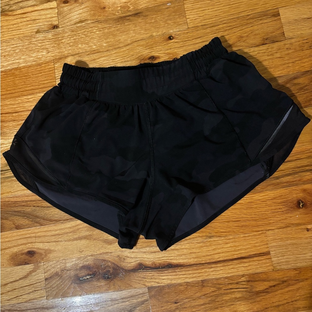 sz 4 lululemon hotty hot shorts black camo